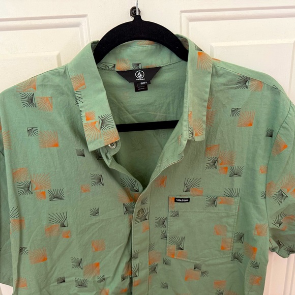NWT Volcom Warbler Button Up Shirt - Mens Large - Olive Green Geometric Print - Picture 1 of 5